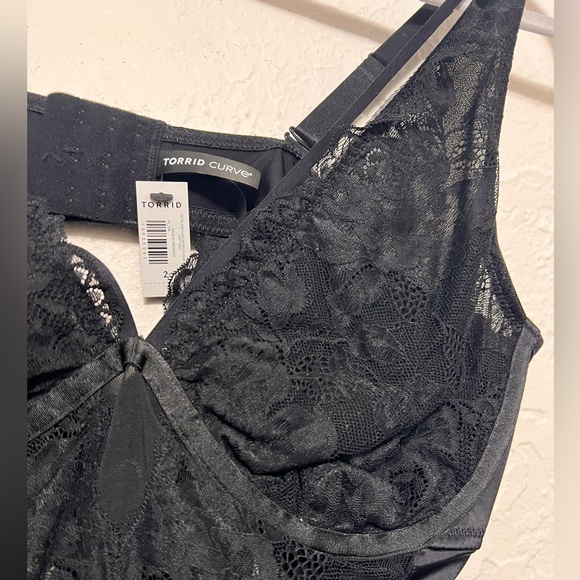 Torrid Satin and Lace Retro Plunge Bodysuit, BNWT, Size 2 - Picture 2 of 6